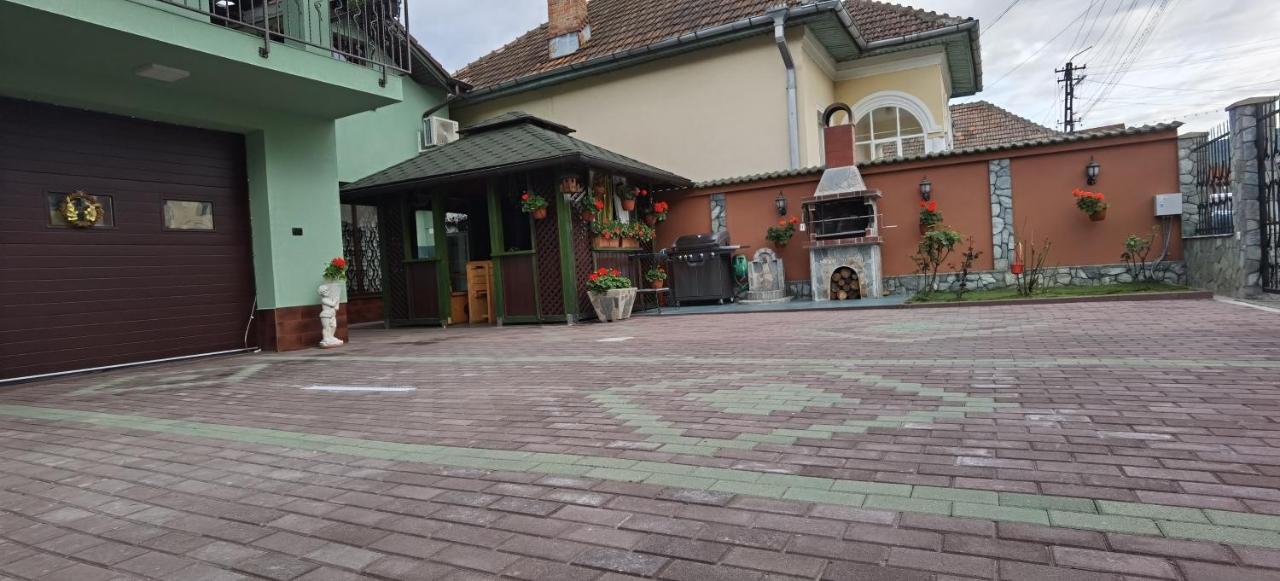 Casa Cizi Hotell Călimăneşti Exteriör bild